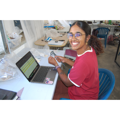 Gabriela Castro-Sierra '25 measures a finding.