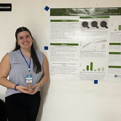 Julia Uhteg presents her poster