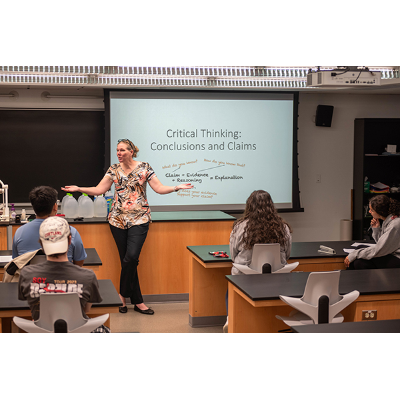 A critical thinking seminar engages LSAMP newcomers