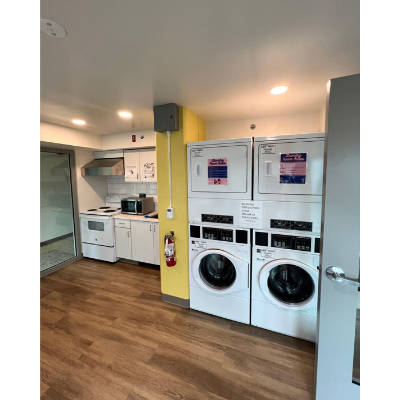 Smith Lounge: Floors 9-10