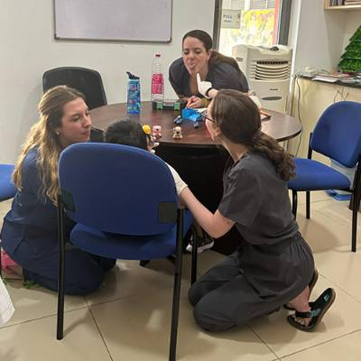 A feeding clinic with Rachel King looking on