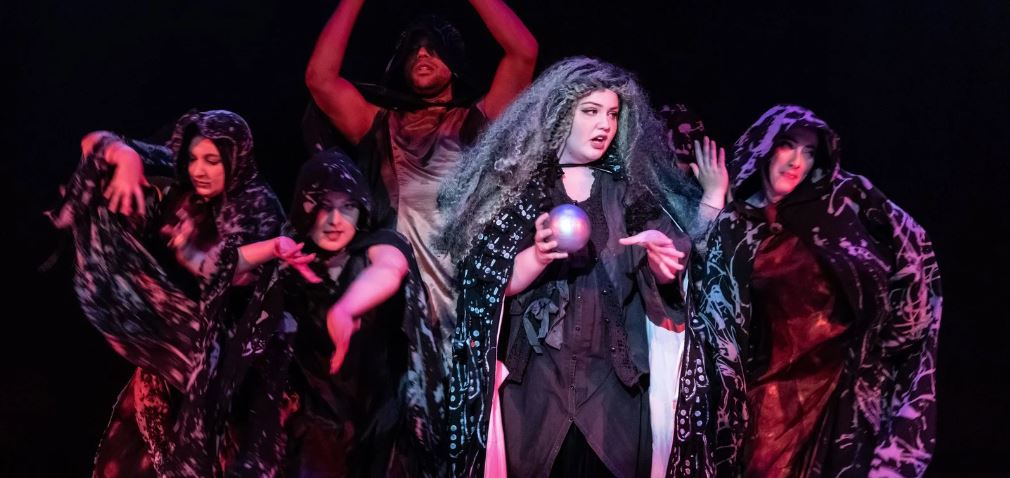 A clump of mysterious witches dressed in brown and grey.