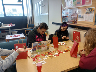 Geology majors enjoy treats and put together 3D puzzles